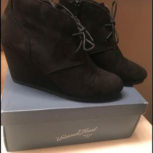 Universal Thread wedge boots size 7